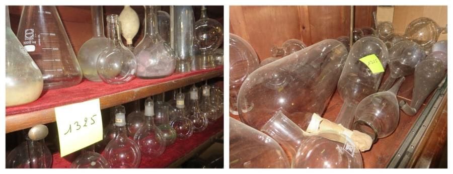Lot comprenant verrerie de chimie: tubes à essai, fioles, éprouvettes, matériels de distillation, bonbonnes flacons doseurs,... (manques et accidents)