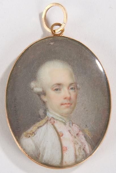 P.-L. CHOISEAU (actif 1779 - 1787)
Peintre en miniature et graveur à l'eau forte. Portrait d'officier en uniforme blanc à revers roses, épaulette et contre-épaulette dorée Miniature sur ivoire signée à gauche «Choiseau 1779», ovale, H.: 4,1 - L.: 3,4 cm. En médaillon de métal, XVIIIe siècle