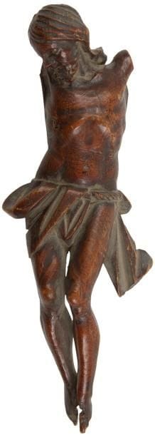 Lot de deux Christ, l'un en buis, l'autre en bois fruitier sculptés.. Hauteurs: 19,5 et 17,2 cm. (accidents et manques visibles dont les bras)