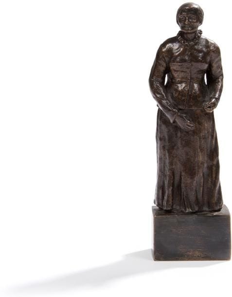 VINCENZO GEMITO (1852-1929)
Vieille femme italienne debout Épreuve en bronze patiné Signé et cachet en creux FONDERIA GEMITO NAPOLI sur le côté. Cachet de fondeur sous la base H.: 16 cm