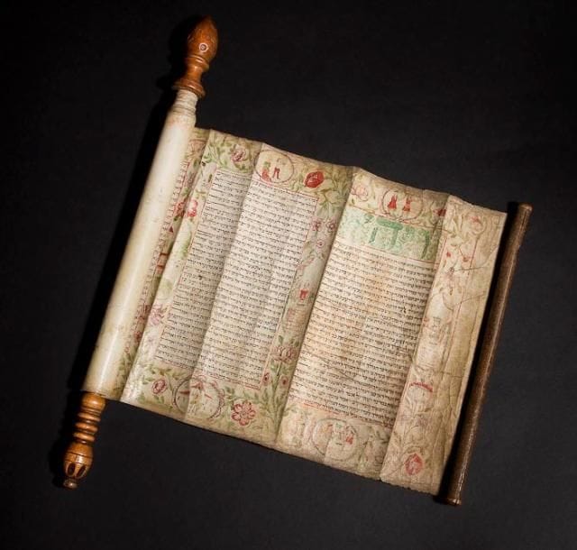 [MEGUILAH] ROULEAU D'ESTHER ENLUMINÉ Allemagne, début XVIIIe siècle. Sur un support en bois sculpté. Hauteur du parchemin: 20 cm Hauteur du manche: 34 cm
Colonnes de texte encadrées par un filet rouge. Marges entièrement illustrées par un décor floral dans lequel viennent s'insérer des cartouches illustrés. Les personnages représentant des Juifs: Mardochée, le peuple en prière à la synagogue, etc., portent les habits traditionnels Juifs au début du XVIIIe siècle. Parchemin fendu à l'entame et en première colonne. Deux trous en marge haute de la huitième colonne affectant un des cartouches. Plis, petit manque angulaire à l'extrémité du parchemin. Mots-clés: Judaica, Jewish, Hebrew, Judaïsme, Hébreu.
Esther Scroll. Germany, early 18th century. Scroll: pen and ink, tempera on parchment. The scroll is attached to a wooden rod with carved handles. Along the upper and lower borders are illustrations accompanying the text. These are in the form of round vignettes decorated with floral patterns (roses, cloves and leaves). The jewish figures (Mordecai, people at prayer in a synagogue, figures beating Haman's son, etc.) are dressed in jewish traditional costume.