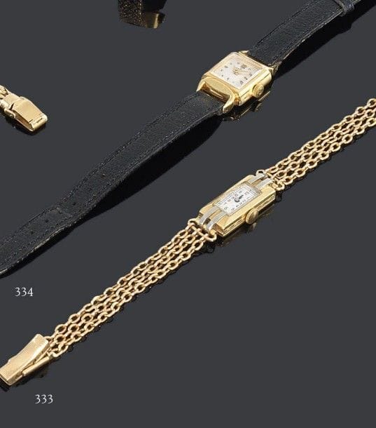 OMEGA
Montre de dame en or jaune 18K, cadran carré, fond satiné, mouvement mécanique, bracelet en cuir à boucle ardillon en métal doré. Signée et numérotée. Poids brut: 12,3 g