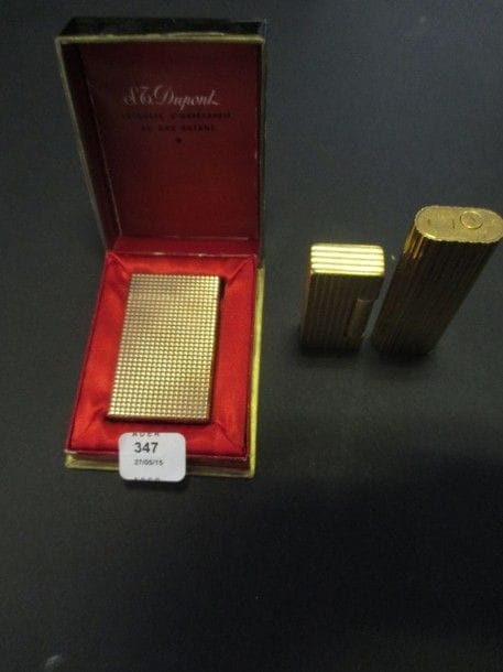 CARTIER DUPONT DUNHILL
Suite de 3 briquets en métal doré ou rosé. (usures)