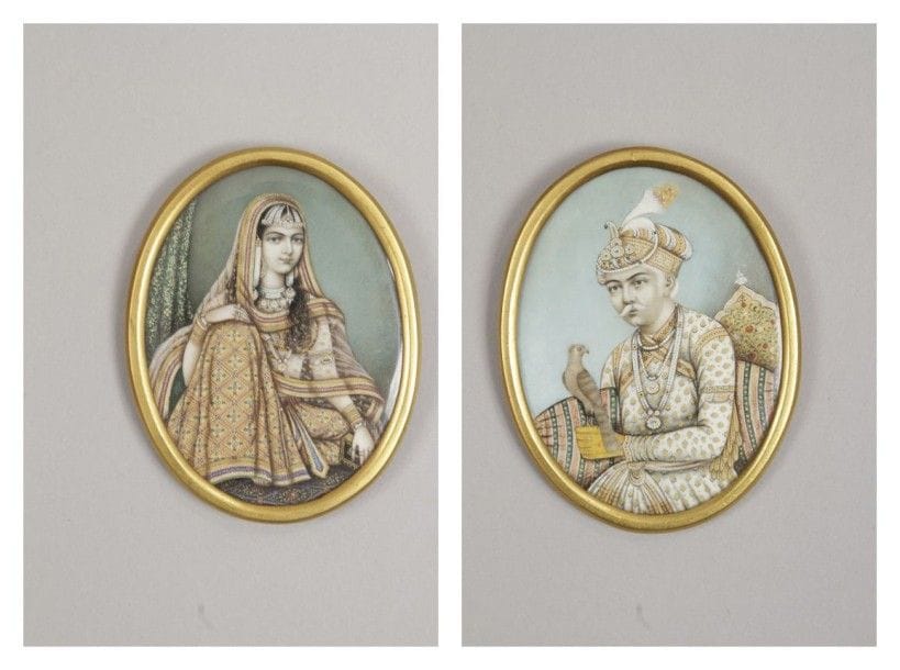 Portraits de l'empereur Akbar et sa femme Jodha Bai, Inde compagny school, XIXe siècle. 
Deux miniatures ovales sur ivoire peintes en polychromie et or présentant Akbar tenant un faucon et sa femme tenant un livre. Cadre doré 
Dim.: 11 x 8,5 cm
Portraits on ivory of Emperor Akbar and his wife Jodha Bai, Indian Company School, 19th century