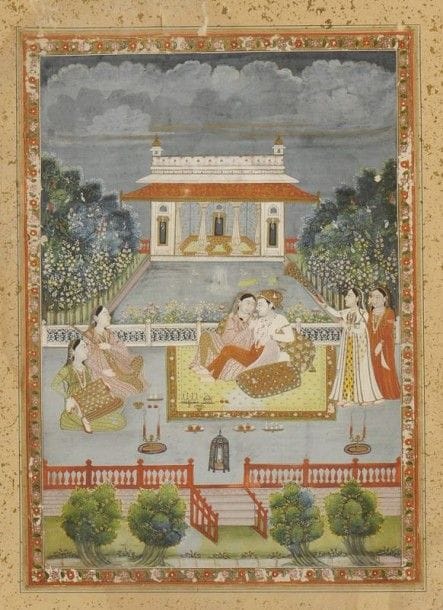 Couple enlacé sur une terrasse donnant sur un jardin, Inde du nord, Awadh, style de Faizabad, deb. XIXe siècle.
Gouache encollée sur page d'album à marges mouchetées or à encadrement d'une frise végétale sur fond or. Le couple s'enlace sur la terrasse entourée d'une balustrade, dominant la vue en perspective d'un pavillon et ouvrant au premier plan sur quatre arbres. Ils sont entourés de servantes et de musiciennes. Scène nocturne. Sur le plan d'eau, sont posées des oiseaux autour d'un jet d'eau. 
Dim. miniature: 29 x 20 cm ; page d'album: 38,8 x 28,9 cm
État: éclats de peinture sur l'encadrement et marges froissées à petite déchirure en partie haute.
Provenance: Ancienne collection K. Essayan, Lisbonne (d'après le certificat) et Galerie Kevorkian, Paris
A couple embracing on a terrace overlooking a garden, North of India, Awadh, Faizabad style, early 19th century 