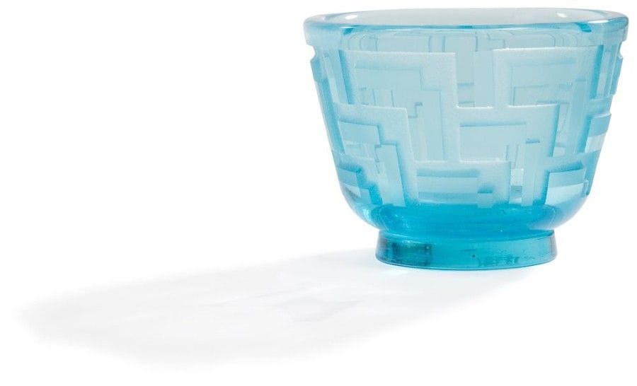Jean LUCE (1895-1964)

Vase tronconique sur talon.
Épreuve en verre teinté bleu dans la masse.
Décor tournant géométrique gravé au jet de sable.
Années 1930.
Signé du cachet monogramme JL entrelacés sous la base.
Hauteur: 10,5 cm
Diamètre: 14 cm"