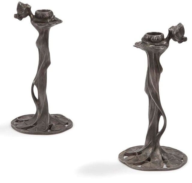 Andor RUFF (1885-1951)

Paire de bougeoirs en étain argenté.
Époque Art nouveau.
Chaque ?uvre signée RUF à la base du fût.
Hauteur: 21 cm"
