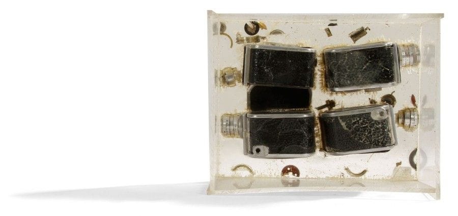 ARMAN (1928-2005)

Untitled, 1971
Appareil photo Bolex découpé, polyester et plexiglas.
Signée et datée au dos.
Pièce unique et originale.
(Oxydation et déformation du plexiglas).

20 x 25 x 10,5 cm

L'?uvre est référencée sous le numéro APA04.71.004 dans les archives de l'Arman Studio à New York. Nous remercions Madame Corice Arman pour avoir confirmé l'authenticité de cette pièce.
