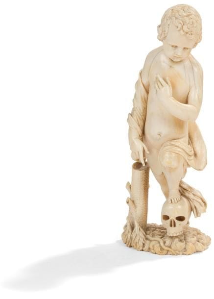 Enfant Jésus en ivoire sculpté en ronde-bosse. Debout, le corps nu ceint d'une draperie, il pose son pied gauche sur un crâne; tertre avec tronc d'arbre écoté et serpent. Belle qualité d'exécution. Italie du nord ou Allemagne du sud, XVIIe siècle. H.: 19 cm.(un doigt cassé recollé, manque au serpent)