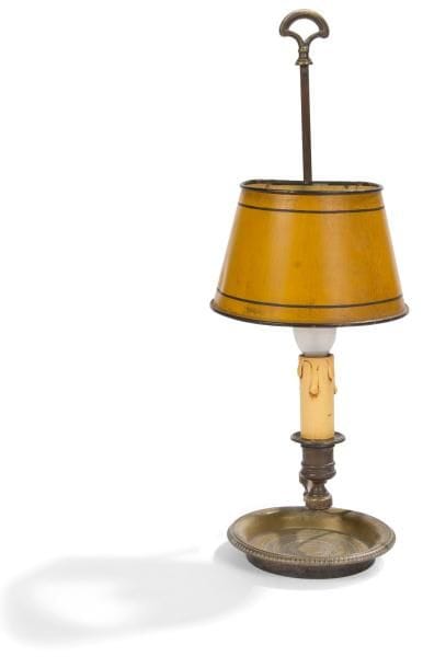 Flambeau-bouillotte en bronze, le fût à crémaillère. Début du XIXe siècle. H.: 43 cm