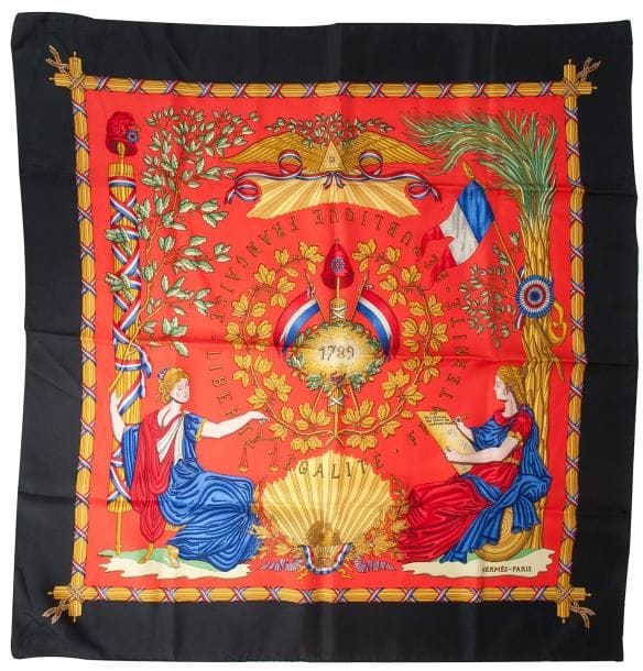 Carré en soie: «1789 - République Française, Liberté, Egalité, Fraternité», fond rouge.Entourage noir. Dans sa boîte