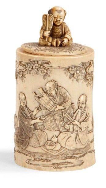 JAPON - Epoque MEIJI (1868 - 1912)

Pot couvert en ivoire à décor sculpté de personnages se restaurant.
H.: 13 cm