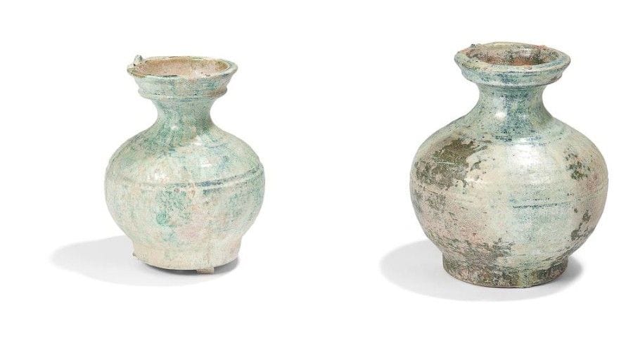 CHINE - Epoque HAN (206 av. JC - 220 ap. JC)

Deux pots balustres en terre cuite émaillée verte à décor incisé de cercles concentriques.
(Petits éclats).
H.: 15 et 13 cm