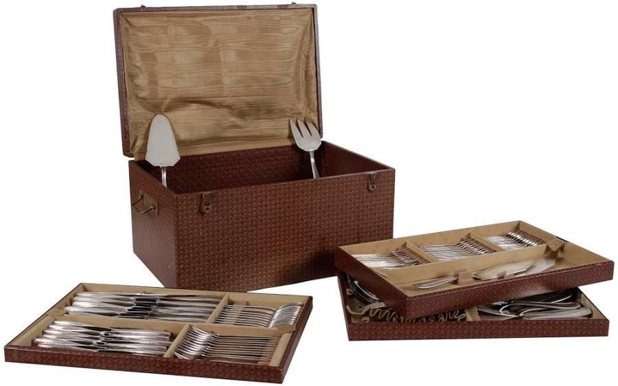 MÉNAGÈRE ART DÉCO en métal argenté de 172 pièces. Vendue en coffret en état d'usage