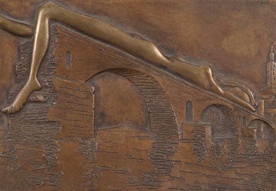 D'après MAN-RAY (1890-1976)

Femme nue sur le pont
Plaque en bronze à patine médaille. Porte une signature en bas à gauche. 12 x 17 cm