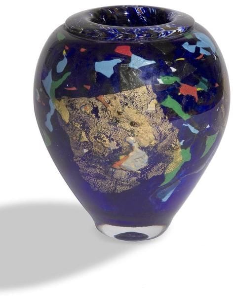 Jean-Claude NOVARO (1943-2014)

Vase ovoïde en verre à fond bleu à décor intercalaire polychrome et de feuilles d'or éclatées. Signé J.C. NOVARO à la pointe sous la base. H. 21 cm