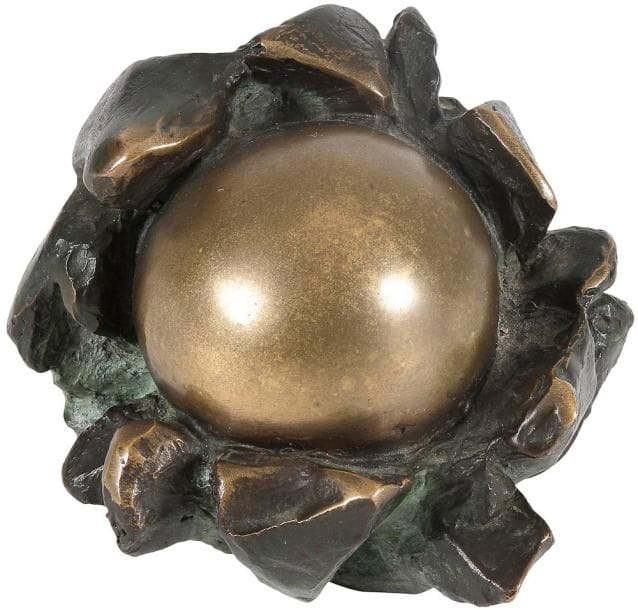 Anita TULLIO (née en 1935)

Sans titre
Bronze à double patine. Monogrammé et numéroté 226/650, porte le cachet de fondeur sous la base. 9 x 11 x 11 cm
