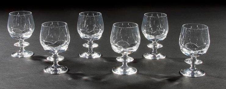 Maison LALIQUE

Blois
Suite de six verres à Madère n°5 en cristal soufflé- moulé. Vendue dans son coffret d'origine. Chaque verre signé LALIQUE France en lettres cursives, à la pointe, au revers. H. 12,4 cm