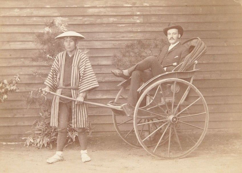 Épreuve argentique: 
H. UYENOU. Nagasaki.
Vladimir Andreevitch Chatelain, 1887 
Chatelain est en civil. Annotée au dos: L'enseigne de vaisseau Vladimir Chatelain au japon en 1887 à l'encre violette.
11 x 16,5 cm hors tout