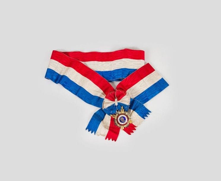 FRANCE 
Écharpe et insigne de Sénateur. 
Vermeil, IIIe République. Largeur: 6,6 cm
Bon état
