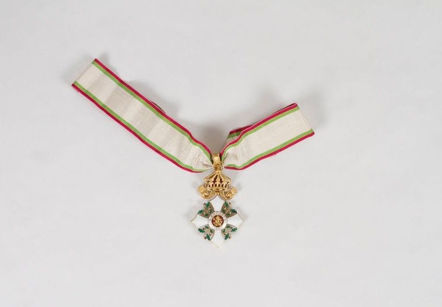BULGARIE 
Ordre du Mérite National à titre civil. Créé en 1891
Croix de IIIe classe en bronze doré. 
Très bon état. 
5,4 cm