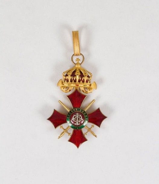 BULGARIE 
Ordre du Mérite National à titre militaire. Créé en 1900
Croix de Grand Officier en bronze doré. Sans ruban. 
Très bon état. 
6,4 cm

