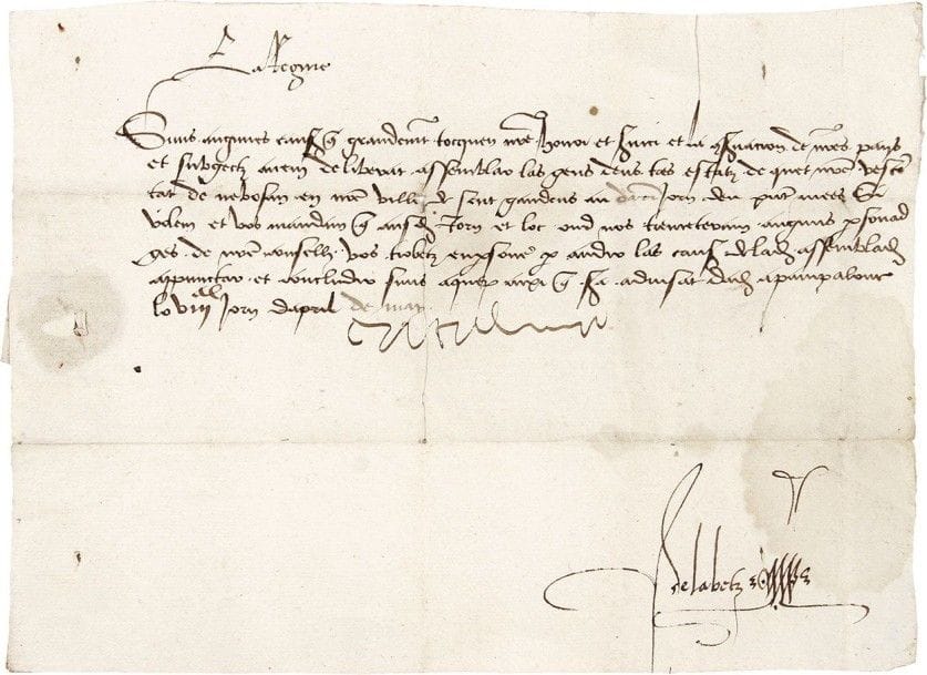 Catherine de FOIX (1468-1517)
Reine de Navarre; fille de Gaston de Foix et de Madeleine de France (soeur de Louis XI), épouse de Jean III d'Albret à qui elle apporta la couronne de Navarre; arrière-grand-mère d'Henri IV. L.S. «Catalina», Pampalone (Pampelune) 8 mai; contresignée par Delabetz; 1 page oblong in-8, adresse au verso illisible, sceau aux armes sous papier; en gascon Convocation des gens des trois états de ses pays en la ville de Saint-Gaudens, enjoignant à son correspondant de s'y rendre? Rare