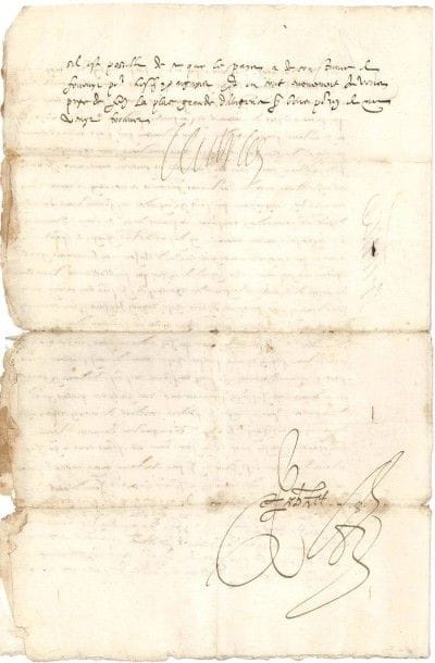 CHARLES IX (1550-1574)
L.S., Paris 28 octobre 1568, au chevalier Raymond de Cardaillac de Sarlabos, colonel de l'infanterie française en Languedoc; contresignée par Florimond III Robertet; 2 pages in-fol., adresse (bords un peu effrangés) Il ne saurait lui accorder l'état de colonel en Languedoc qu'il demande, «pour ne vouloir quil y ayt aultres collonnels que les 
Srs de Brissac et Strozzy. Mais pour vous faire cognoistre combien je desire vous faire tout bon favorable et gratieux traictement, je veulx entendre, et vous accorde que venant presentement en mon camp et armée et amenant vos compaignies qui sont en Languedoc auxquelles vous commandez de present et commanderez tousjours en qualité de mestre de camp, vous nayez a recognoistre aulcun collonnel, ny du faict de vostre charge respondre a aultre que a moy ou a mon frere le duc d'Anjou mon lieutenant general representant ma personne»... Quant à l'office que Sarlabos demande du greffe de la ville et viguerie de Toulouse, «je suis bien marry que je ne vous en puis gratiffier estant chose de quoy jay faict estat comme aussi de tous semblables offices pour ayder et subvenir à une infinité de grandes despenses et affaires que jay ordinairement sur les bras mais si vous pouvez trouver quelque chose comme de confiscations et aultres parties extraordinaires, je seray tousjours tresaise de vous en gratiffier»..