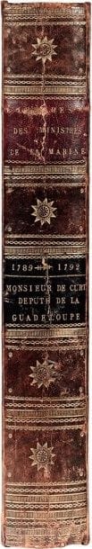 MARINE. Recueil manuscrit de Lettres des ministres de la Marine, 8 août 1789-12 février 1792, la plu
Important ensemble de 107 pièces sur la Marine et les Colonies au début de la Révolution, adressées au député de la Guadeloupe, Louis de Curt.
Le volume renferme des lettres signées ou pièces signées pour copie conforme des ministres de la Marine qui se sont succédés: César-Henri comte de La Luzerne (25), Charles-Pierre Claret de Fleurieu (30), Antoine-Jean-Marie Thévenard (14), Antoine-François de Bertrand de Molleville (11); ainsi que des rapports, des notes et mémoires, et deux imprimés. Ils sont pour la plupart adressés à Louis de Curt, par qui le recueil a été constitué, comme en témoigne au dos la pièce de titre portant le nom de Monsieur de Curt député de la Guadeloupe: le chevalier Louis de Curt (1752-1804), député de la Guadeloupe aux Etats-généraux, puis à l'Assemblé constituante, où il s'occupa activement des questions intéressant la marine et les colonies; il présida notamment le Comité de la Marine. 
Les pièces sont presque toutes classées chronologiquement et se rapportent à divers sujets. 
La première lettre du recueil est un autographe de La Luzerne assurant les députés de la Guadeloupe que le Roi agréera les démarches qu'ils feront pour représenter l'île à l'Assemblée, comme ceux de «la colonie de St Domingue» (8 août 1789). Le ministre fait suivre des copies de lettres de Thévenard et Poulletier (adjudication de la main-d'oeuvre du Trajan), le comte de Vaudreuil commandant à Rochefort (travaux au port de Toulon). En décembre 1789, à Brest, les habitants protestent contre le marché des hôpitaux de la Marine accordé aux soeurs de la Sagesse, et adressent une réclamation imprimée. En janvier 1790, on note quelques remous chez les ouvriers des ports qui demandent la suppression de l'adjudication des travaux, adjudications qui cependant se font désormais à l'entreprise et non plus à la journée. Le 9 janvier, le ministre La Luzerne rédige un mémoire sur les quatre grands ports du royaume, dont les intérêts, selon lui, ne sont pas compatibles ave