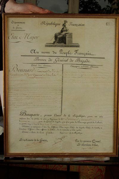 Napoléon Ier (1769-1821)
P.S. «Bonaparte» (secrétaire), contresignée par Alexandre Berthier, ministre de la Guerre, et Hugues Maret, secrétaire d'État, Paris 30 fructidor XI (17 septembre 1803); vélin grand in-fol. en partie imprimé avec grande vignette gravée de B. Roger au nom de Bonaparte Ier Consul de la République, sceau à froid (encadré) Beau brevet de général de brigade pour Ennemond Bonnard (1756-1819), né à Saint-Symphorien d'Ozon (Isère)