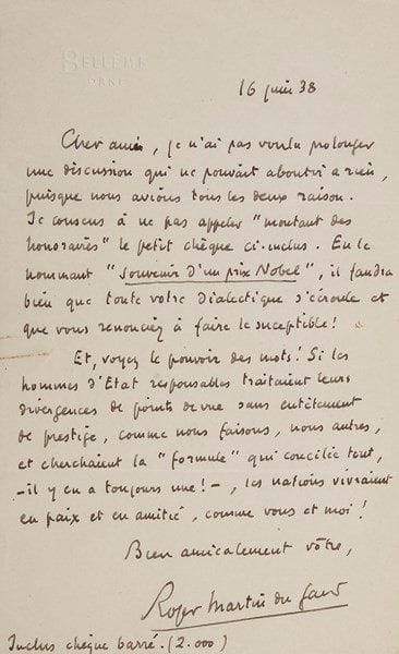 Roger MARTIN DU GARD (1881-1958)
12 L.A.S., 1924-1947, à un ami architecte; 21 pages formats divers (2 au dos de 3 cartes postales illustrées et 2 cartes de visite).{BR} Correspondance au sujet de la rénovation de son château du Tertre à Bellême (Orne).{BR} Paris 7 novembre 1924. L'état de santé de sa mère s'étant aggravé, il donne rendez-vous chez son frère: «Nous y serons seuls, et tranquilles»... 18 décembre, recommandations pour l'électricité et la peinture; il demande des estimations «d'avant-avant-avant projet»... Le Mée, Melun 30 avril 1925. Instructions pour «la petite cheminée Louis-Philippe», l'ameublement d'une alcôve, les portes du grand salon, etc. Pontigny 3 septembre. «Je ne pourrai m'occuper de galette avant la semaine prochaine»... Il demande une mise au point des sommes déjà versées par rapport au travail effectué; il faut, pour la fontaine, renoncer à la Diane... Le Tertre 5 janvier 1927, au sujet d'une «mystérieuse fuite d'eau»; résumé des mesures prises pour rendre étanches le toit et les murs... Rome 3 janvier 1937. L'idée de taper des amis l'épouvante: «impossible»; il a déjà mis dans le Tertre les 2/3 de la fortune paternelle, et a pour principe inflexible de ne jamais engager de dépense sans avoir de quoi y faire face, «seul et dernier luxe d'homme du XIXe s. !»... Précisions sur ses droits d'auteur, et sur l'immeuble de la rue du Dragon dont il est nu-propriétaire en indivision avec son frère... Rome 18 janvier. Dès que «quelque heureux hasard» lui garnira l'escarcelle, il donnera l'ordre de commencer les travaux. «?Taper?, c'est emprunter»... Nice 9 février. «Grâce à votre vigilance, nous allons pouvoir attendre sans trop de catastrophes l'heure H des travaux futurs»... Bellême 16 juin 1938. Il n'appellera pas «honoraires» son chèque, mais épargnera sa susceptibilité en le nommant «souvenir d'un prix Nobel»: «voyez le pouvoir des mots ! Si les hommes d'État responsables traitaient leurs divergences de points de vue sans entêtement de prestige [...] et cherchaient la ?form
