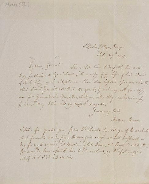 Thomas MOORE (1779-1852)
Poète irlandais 2 L.A.S., 1831 et s.d.; 1 page in-4 avec adresse et cachet de cire rouge (brisé), et 1 page in-8; en anglais.{BR} Sloperton Cottage, Devizes 27 juillet 1831, au général Arthur Condorcet O'Connor, à Paris. Il lui fait hommage d'un exemplaire de sa Vie de Lord Edward, et lui inflige la peine d'en transmettre un second au général La Fayette, à qui il présente ses compliments respectueux. Il présume que le lieutenant Christie lui a appris l'accident qui les empêche de chasser; il regrette que Christie ne soit pas venu au rendez-vous que lui-même avait fixé à son club... [Paris] 11 Allée des Veuves lundi, à la marquise de Dolomieu, la remerciant pour la peine qu'elle a prise de traduire pour lui le programme. Des affaires l'ont retenu trop tard pour venir ce matin en personne, mais mercredi il viendra chez elle; en attendant, il lui cherchera quelque fragment de l'écriture de Lord Byron...{BR} On joint une L.A.S. de Samuel Rogers à J. Lockhart, et 4 fragments de L.A.S. par John Gibson Lockhart (2), Walter Scott et Robert Southey.{BR}