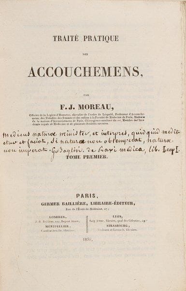 OBSTÉTRIQUE. François-Joseph MOREAU (1789-1862) médecin, professeur d'obstétrique, membre de l'Académie de médecine. Traité pratique des accouchemens, tome I (Paris, Germer Baillière, 1838), avec additions et corrections autographes; un fort vol. in-8 de xiv-564 p., relié avec un prospectus de librairie et plus de 60 ff. autographes interfoliotés, plus 9 ff. intercalaires, relié demi-percaline.{BR} Exemplaire corrigé et augmenté en vue d'une nouvelle édition: un Traité des accouchemens, t. I, de Moreau, parut chez le même éditeur en 1841. Les nombreuses corrections ou additions sont portées soit directement sur l'imprimé, soit, pour des développements plus importants, sur de nombreux feuillets intercalaires.{BR}