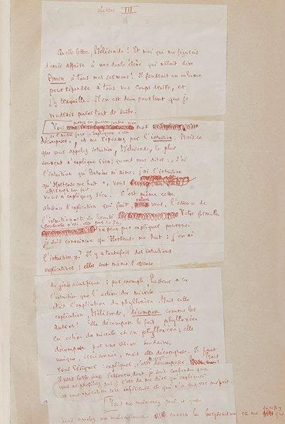 Julien BENDA (1867-1956)
Manuscrit autographe, Lettre III, [vers 1925]; 7 pages in-fol. (une in-4) montées sur onglets et reliées en un vol. in-fol., cartonnage gris.{BR} Brouillon d'une des Lettres à Mélisande pour son éducation philosophique (Paris, Le Livre, 1925).{BR} Le manuscrit, rédigé en grande partie à l'encre rouge, est composé de plusieurs petits fragments montés sur de grands feuillets, et présente de nombreuses ratures, corrections et annotations. Ce brouillon de premier jet comporte d'importantes variantes avec la version publiée. On a relié à la suite 2 ff. dactylographiés et très corrigés; plus une l.s. du libraire Camille Bloch relative à la vente de ce manuscrit (2 mars 1925). {BR}