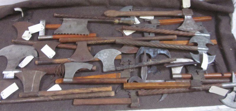 Lot de haches d'armes de Style Moyen-Âge, XVIe, XVIIe, en fer: hache à fer à dos marteau, à dos pique, à double fer, hache à fer ajouré