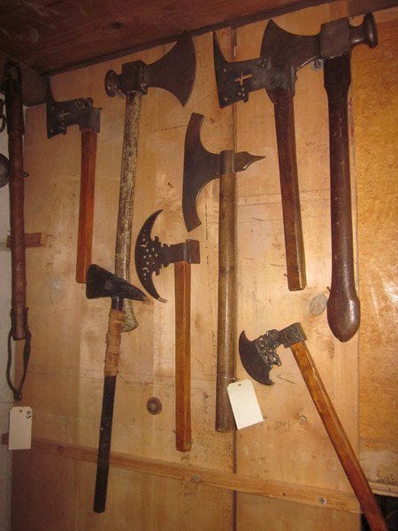 Lot de haches d'armes de Style Moyen-Âge, XVIe, XVIIe, en fer: hache à fer à dos marteau, à dos pique, à double fer, hache à fer ajouré