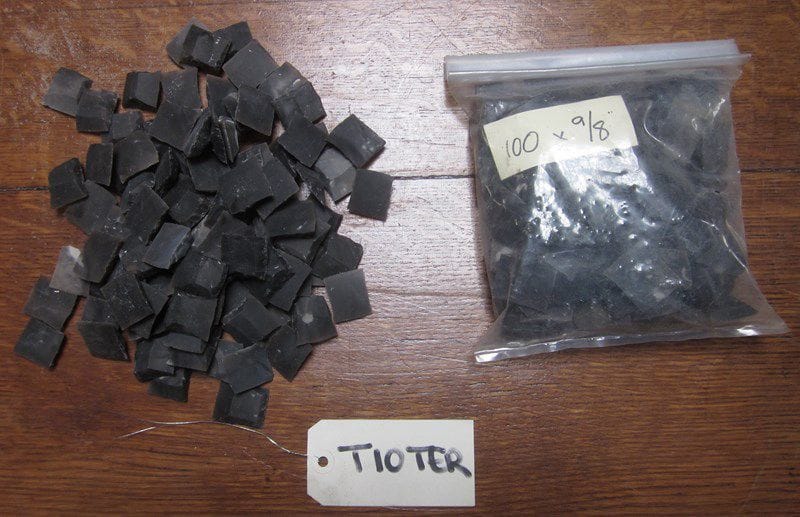 Lot d'environ 200 silex pour fusil en I'' et 100 silex en 9/8