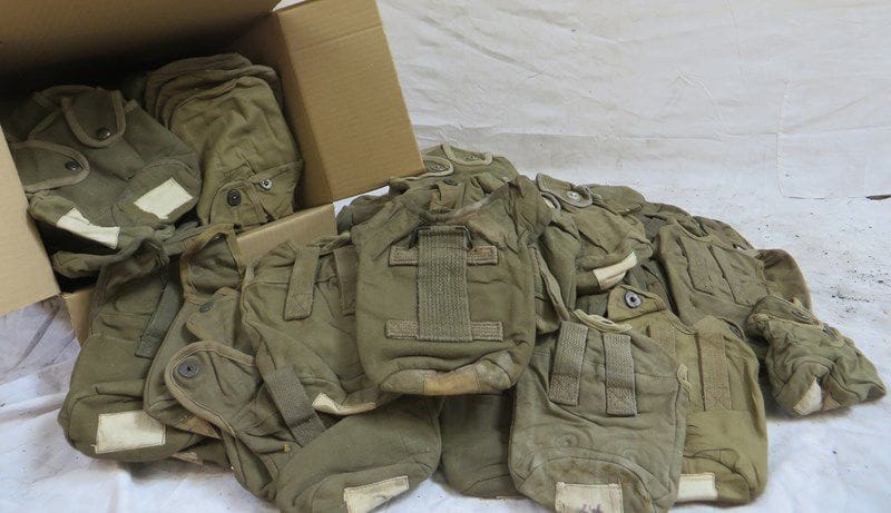 Lot de 5 cartons d'étuis de housses de gourdes en toile