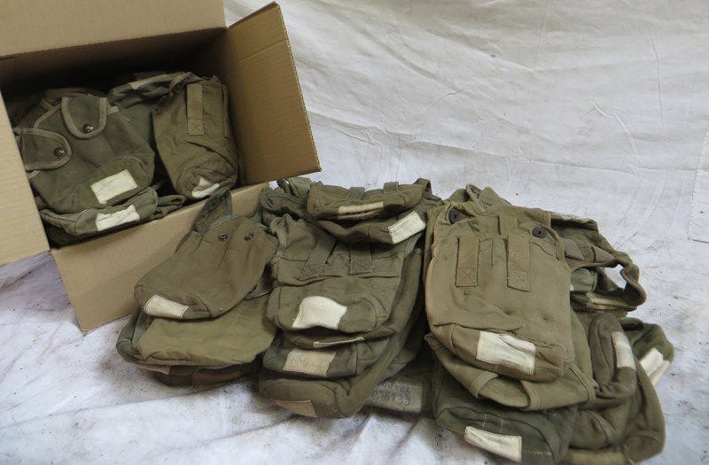 Lot de 4 cartons d'étuis de housses de gourdes en toile