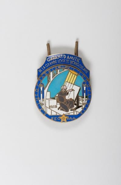 Bijou de Garant d'Amitié de la Grande Loge de Yougoslavie daté 1919.
H.: 7,5 cm