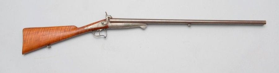 Fusil de chasse à broche, un coup, calibre 16. 
Canon rond à pans au tonnerre. Platine arrière à corps plat et chien à corps rond. Crosse en noyer en partie quadrillé. 
A.B.E. Vers 1870
