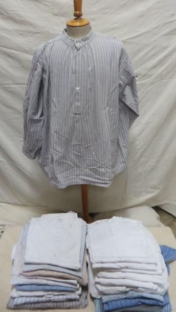 Lot de chemises "grand-père", style fin XIXe - début XXe. Matières: coton, coton pilou.