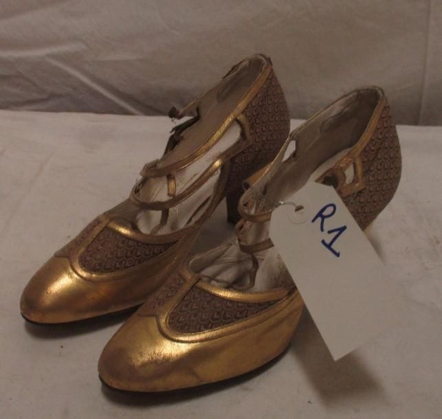 Paire de salomés en tissu et cuir, par F.Pinet à Paris, années 1930.