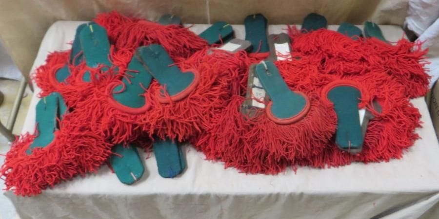 Une trentaine de paires d'épaulettes de la Légion. Matières: coton et lainage.