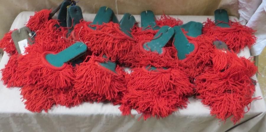 Une vingtaine de paires d'épaulettes de la Légion. Matières: coton et lainage.