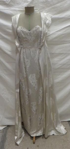 Robe de soirée et son manteau pour femme, style XXe - Années 50. Matières: soie et strass.