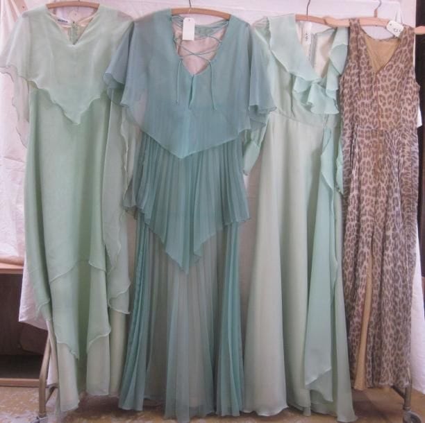 Quatre robes de soirée pour femme, style XXe - Années 70. Matière: voile.