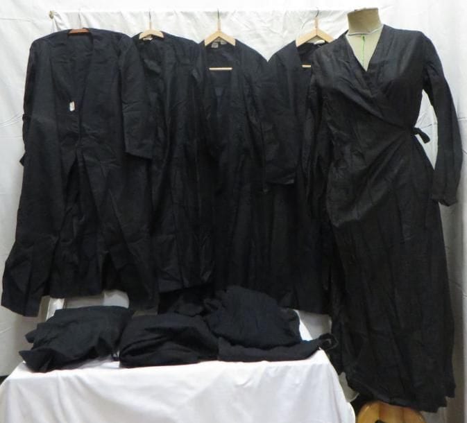Neuf blouses en coton pour femme "ouvrière - paysanne", style XXe.