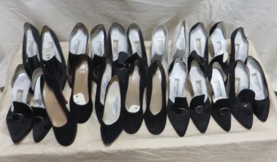 Une douzaine de paires d'escarpins ou souliers pour femme dont Guido Pasqual et Milan.