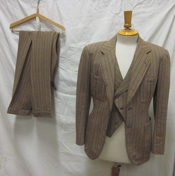 Un costume style 1925 porté par Monsieur Jean-Paul Belmondo dans le film Borsalino (de Jacques Deray, 1970).